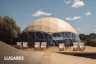 Sirven pescados y mariscos en un refugio natural único de la costa atlántica
