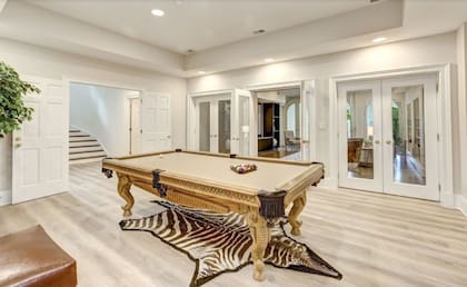 El dormitorio principal de la mansión que perteneció a Mike Tyson tiene todos los lujos