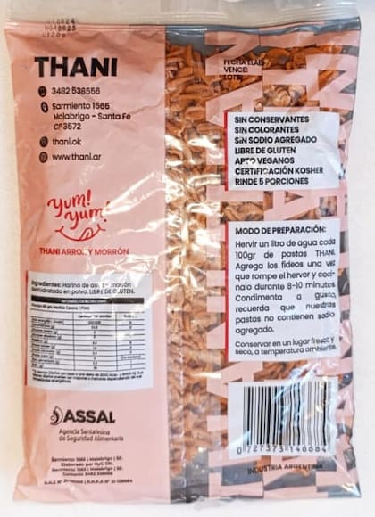 El dorso del paquete de fideos que fue prohibido por la ANMAT.