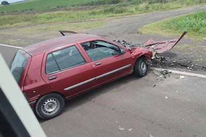 El dos veces campeón mundial de boxeo colisionó con un vehículo mientras se desplazaba en moto y quedó tendido a la vera del asfalto