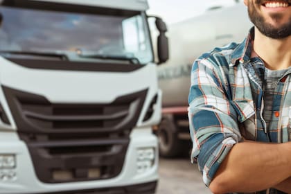 El DOT obligó a California a suspender licencias comerciales de conductores migrantes