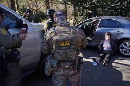 El Dr. Chris Cooper sugirió que no le sorprendería que estos operativos federales lleguen a Asheville, una zona conocida por tener una “reputación más progresista”