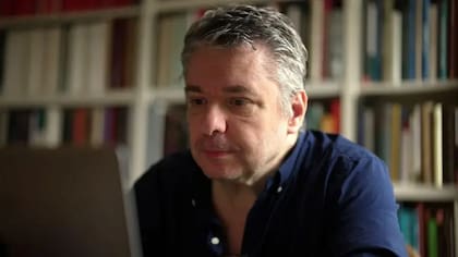 El Dr. Ittai Gradel colecciona gemas antiguas.