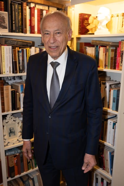 El Dr. Luis Ovsejevich, presidente de la Fundación Konex