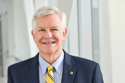 El Dr. Marschall Runge, cardiólogo advierte sobre una práctica común que puede dañar la salud