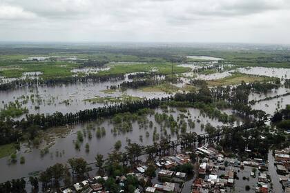 "Fueron desplegados dos oficiales, 21 suboficiales y seis soldados voluntarios del Ejército Argentino, junto con diversos medios pertenecientes al Comando de la Guarnición Militar Buenos Aires, al Regimiento de Asalto Aéreo 601, al Batallón de Ingenieros 601, a la Compañía de Ingenieros de Agua