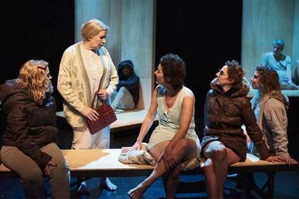 El drama de las relaciones humanas, una constante en el teatro del autor; Mirjana y los que la rodean