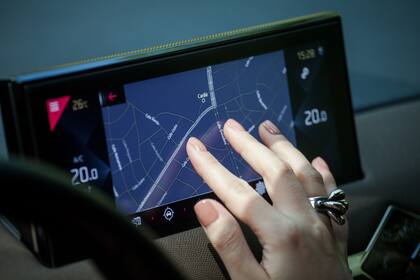 El DS 3 Crossback posee un puesto de conducción totalmente digital; es moderno y confortable