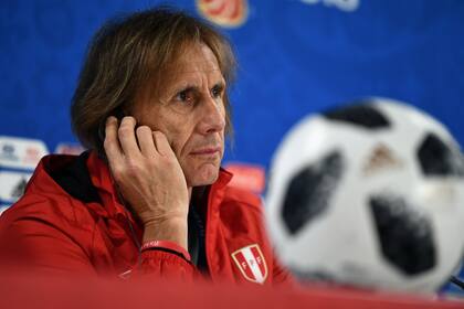 El DT argentino lleva tres años y medio al frente del equipo peruano