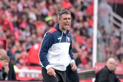 El DT de Independiente, Julio Vaccari, quiere que su equipo sea protagonista también en la copa