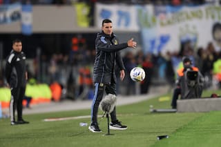 Ayudarlo a Messi a "parir" el Mundial y sostener al equipo con una "espontaneidad planificada"