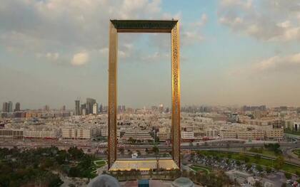 El Dubai Frame es un rascacielos con forma de marco de cuadro, apenas un símbolo de una ciudad que apuesta por el arte