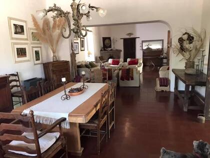 El dueño de casa, Aráoz Alfaro, era un gran anfitrión y siempre convocaba tertulias prolongadas donde la política, el arte y la religión eran temas de conversación ferviente
