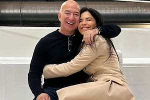 El dueño de la empresa, Jeff Bezos, junto a su pareja Lauren Sánchez