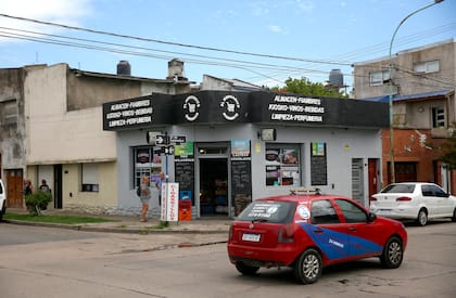 El dueño de un almacén mató a tiros a dos ladrones