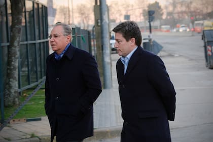El dueño del grupo EMEPA Gabriel Romero (izquierda), con su abogado, en Comodoro Py, en 2019