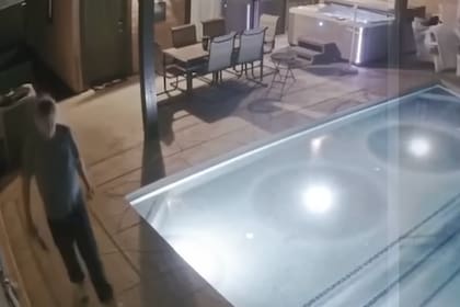 El dueño evitó por segundos estar en el jacuzzi que colapsó durante el choque