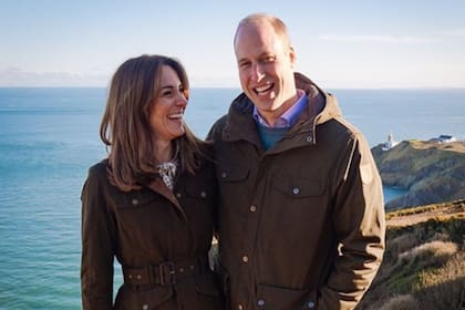 El ladrón se llevó fotos autografiadas del príncipe William, de Harry y de Kate Middleton