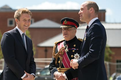 El duque de Westminster (hasta hace poco tenía el mote de “soltero de oro” de Inglaterra), con su amigo, el príncipe William.