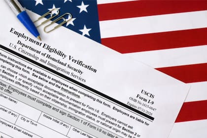 El E-Verify funciona como un complemento del formulario I-9