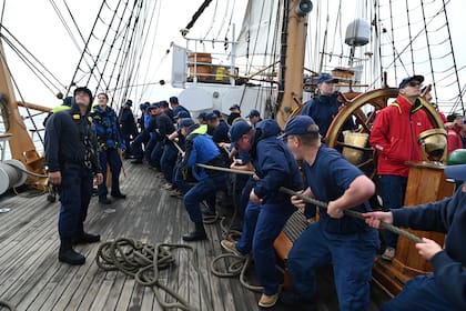 El Eagle funcionó como aula flotante y laboratorio de liderazgo para los futuros oficiales de la guardia costera