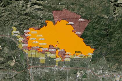 El Eaton Fire continúa expandiéndose: un paisaje devastado por las llamas que ya consumieron más de 5600 hectáreas en Altadena y Pasadena