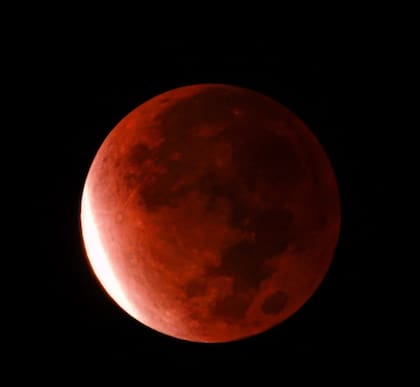 El eclipse de este 7 de septiembre se lo llama “Luna de Sangre” debido al color rojo caracteristico que adopta