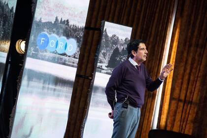 El economista Carlos Melconian expone en el foro Llao Llao