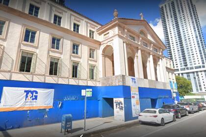 El edificio actual fue diseñado por Dougherty & Gardner y construido en 1926