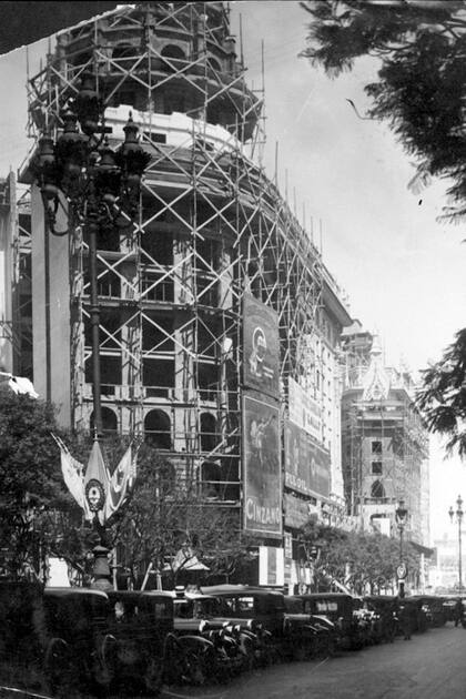 El edificio Bencich en plena construcción