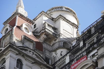 El edificio Bencich sobre la avenida Córdoba al 827 es un ejemplo concreto de esta posibilidad.