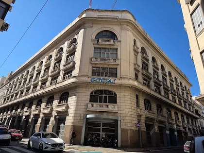 El edificio central de Edesur se encuentra en la calle San José al 140