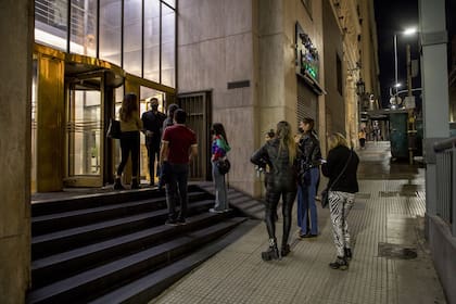 El edificio Comega, sobre la Av. Corrientes, guarda un deslumbrante bar en el piso 15