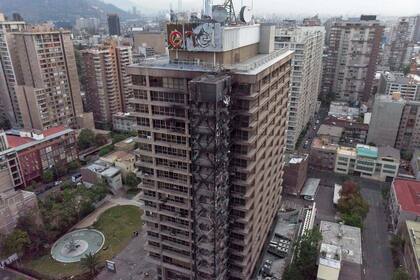 El edificio de la compañía eléctrica Enel fue incendiado en medio de los disturbios