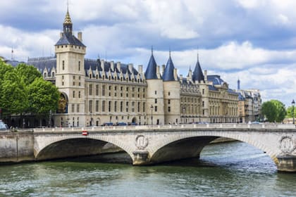 El edificio de la Conciergerie en París