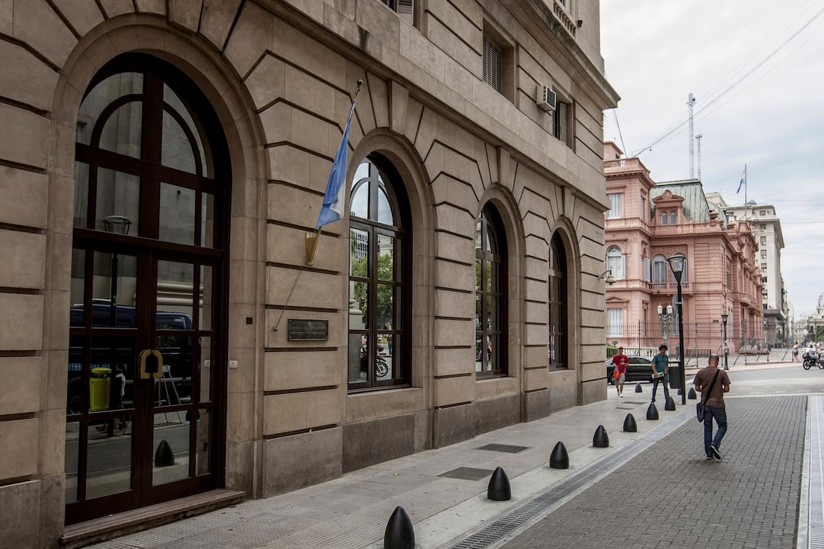 O governo vai travar uma batalha judicial pelo ANC do Partido do Partido Comunista da Armênia