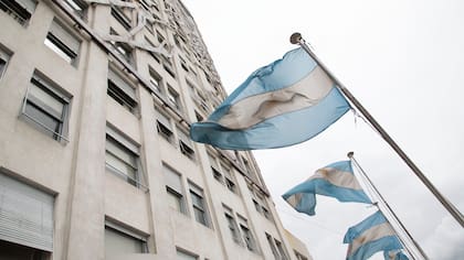 Banderas argentinas en el frente