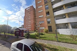 El edificio de Villa Madero donde encontraron muertos a Soledad Noemí Holzmann y a su hijo, Theo Benjamín
