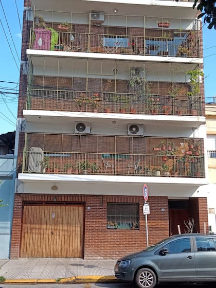 El edificio donde vivía la mujer que estuvo muerta durante siete meses antes de que su cuerpo fuera descubierto esta semana