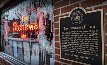 El edificio en el que se localiza el bar Stonewall Inn, en la ciudad de Nueva York, está reconocido como Monumento Histórico Nacional