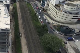 Palermo: el curioso edificio de oficinas construido entre dos vías de trenes