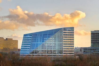El edificio más inteligente del mundo. Está ubicado en Amsterdam y fue diseñado por el estudio el estudio PLP Architecture.
