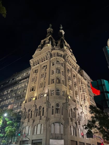 El edificio Otto Wulff se destaca en el centro porteño (Foto: @espacio_tiempo_ottowulff)