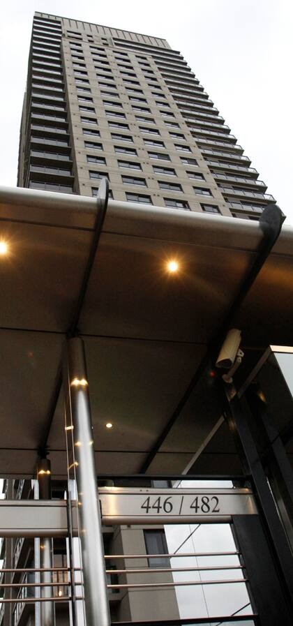 El edificio que fue allanado ayer