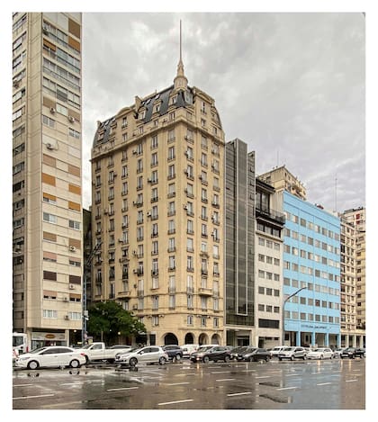 El edificio que vamos a visitar, sobre Avenida del Libertador.