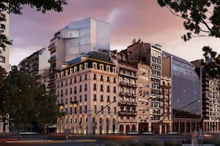 Se develó por qué estuvo tanto tiempo cubierto el edificio del 1900 ubicado en una esquina porteña