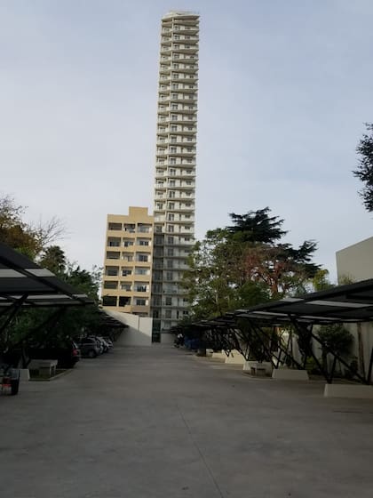 El edificio tiene 28 pisos y cuenta con 72 unidades de dos ambientes