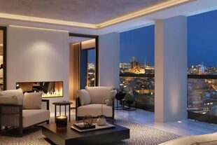 El edifico de lujo cuenta con amenities como gimnasio, centro de wellness y espacio de negocios, así como jardines y una pileta situados en la cubierta del edificio.