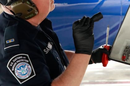 El efectivo fue encontrado durante una inspección en el puente internacional entre Brownsville y Matamoros