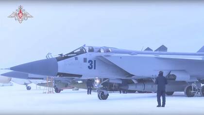 El ejército de Rusia disparó un misil balístico hipersónico que destruyó un gran depósito subterráneo de armas en el oeste de Ucrania